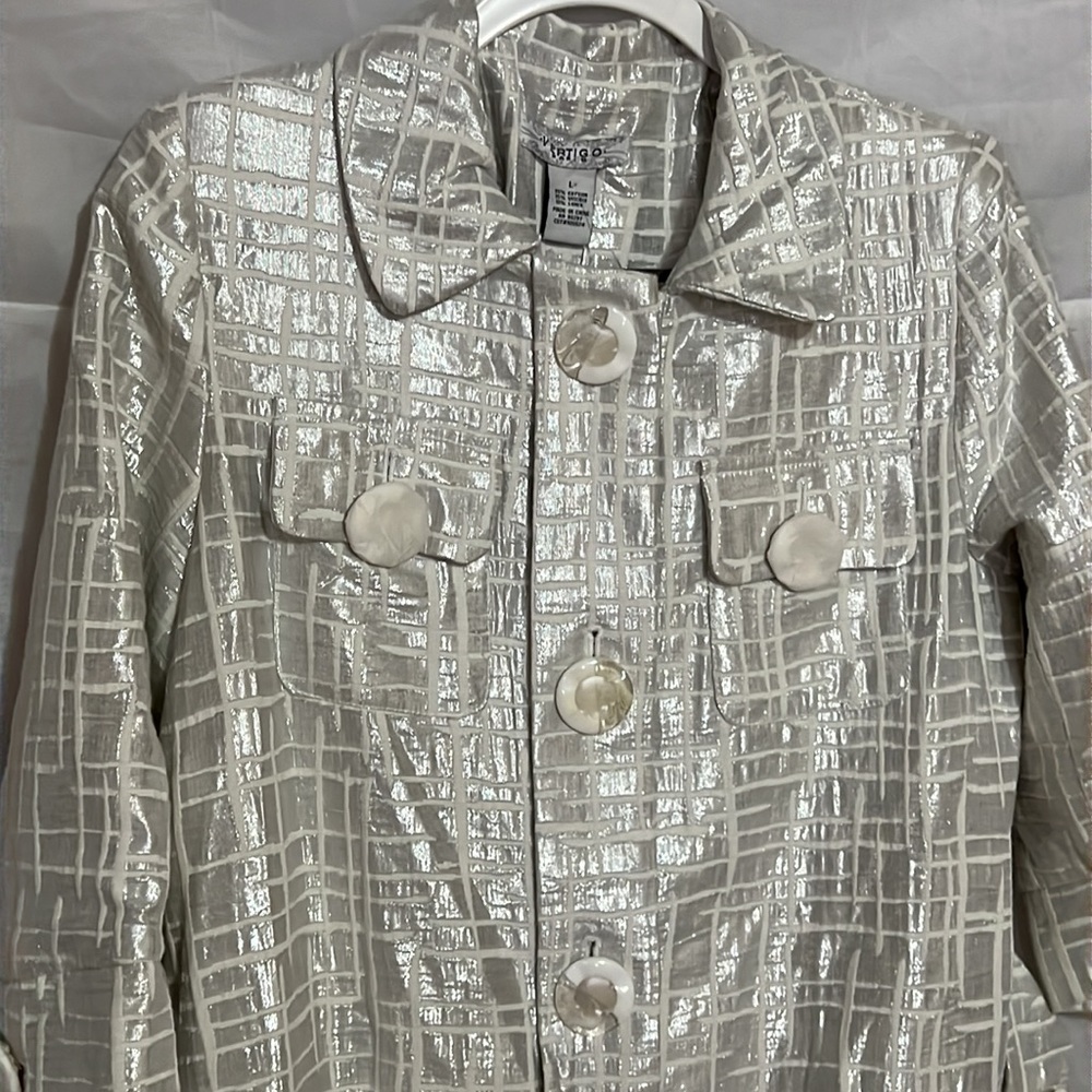 VERTIGO PARIS Absolutely Beautiful Shimmering White/Silver Coat, Size L